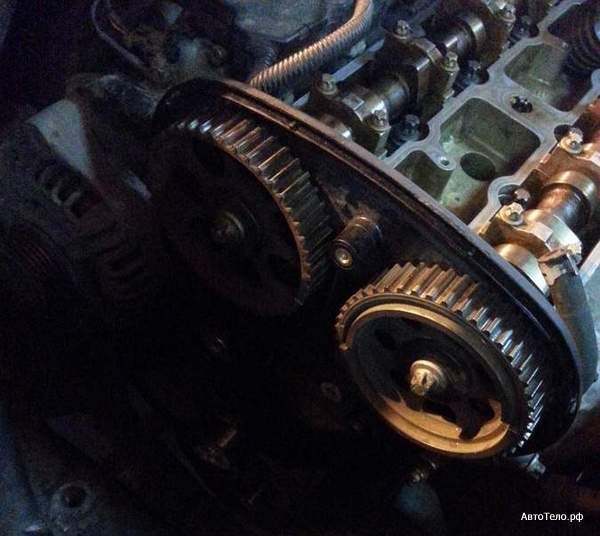 Шкивы распредвалов Opel Zafira Z18XE при разборке ГРМ — автосервис автотело.рф