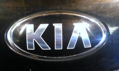 Эмблема KIA на Kia Cerato 1.6 — автосервис автотело.рф