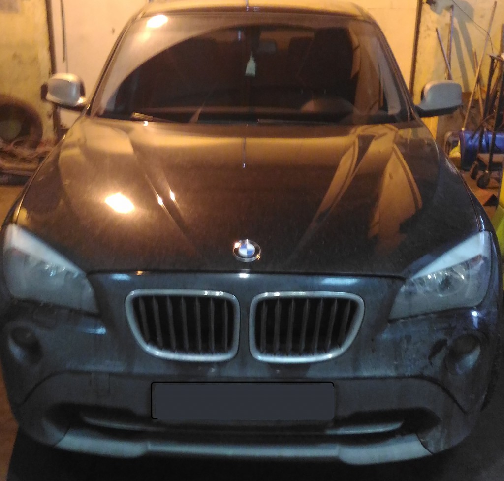BMW X1 в кузове E84 в цеху перед ремонтом тормозной системы — автосервис автотело.рф
