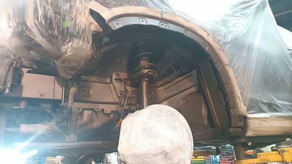 Готовое днище Geely Monjaro после антикоррозийной обработки — автосервис avtotelo.rf