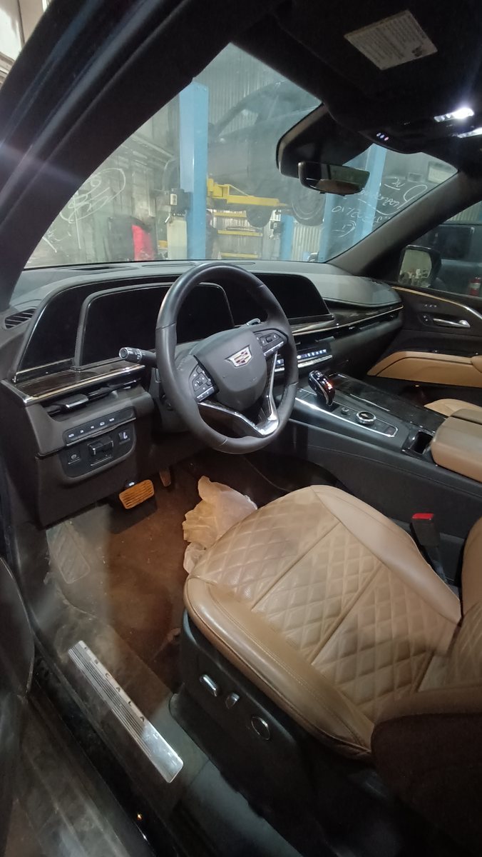 Салон Cadillac Escalade перед работами