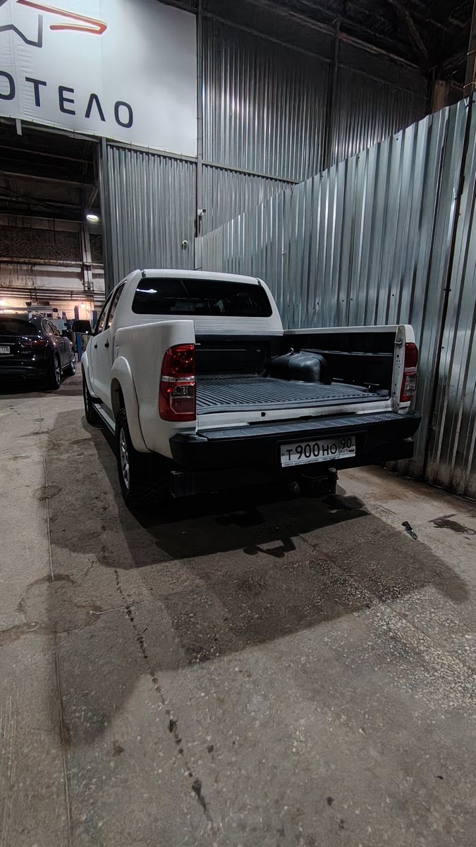 Готовый Toyota Hilux в цеху АвтоТело