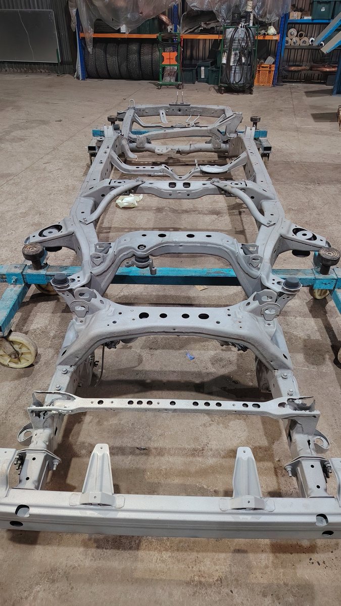 Голая рама на полу, вид сверху — в нашем цеху, Королёв