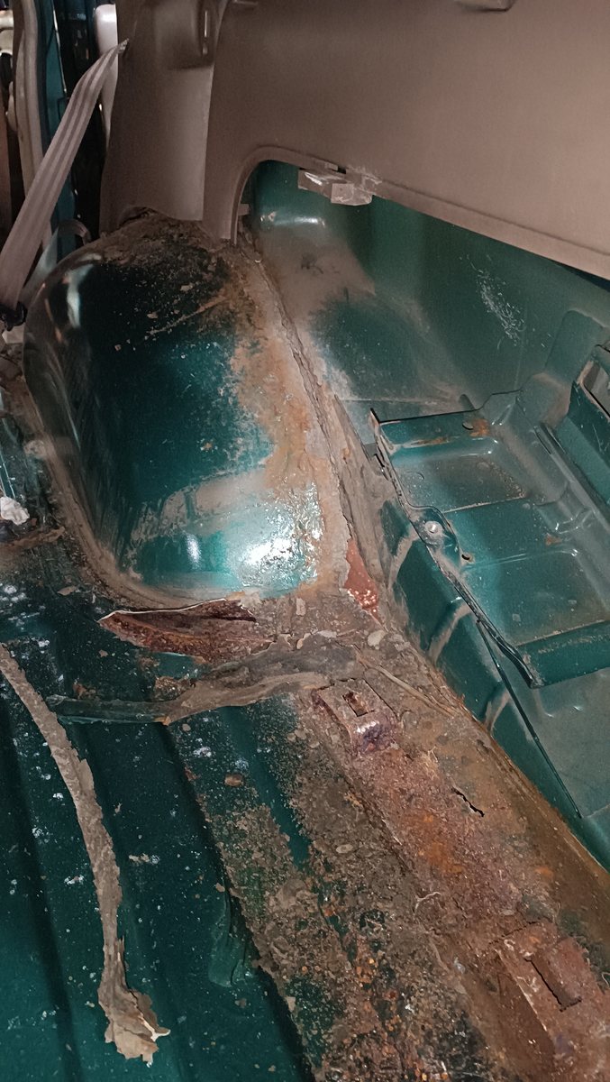Коррозия пола над рамой Chevrolet Tahoe
